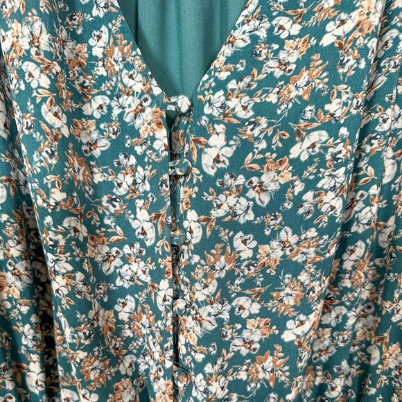 1.State Woodland Floral High Low V-Neck Midi Dress, EUC, Size 1X, MSRP $140 - Picture 8 of 13